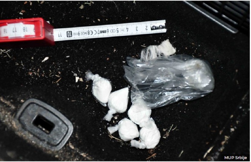 UHAPŠENI TOKOM RUTINSKE KONTROLE Policija kod njih pronašla kokain, pištolj i municiju