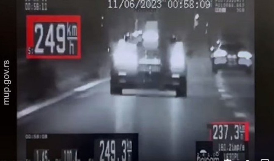 NAGAZIO "BENTLIJA" PA POLETEO Vozio 100 kolometara brže od dozvoljene brzine