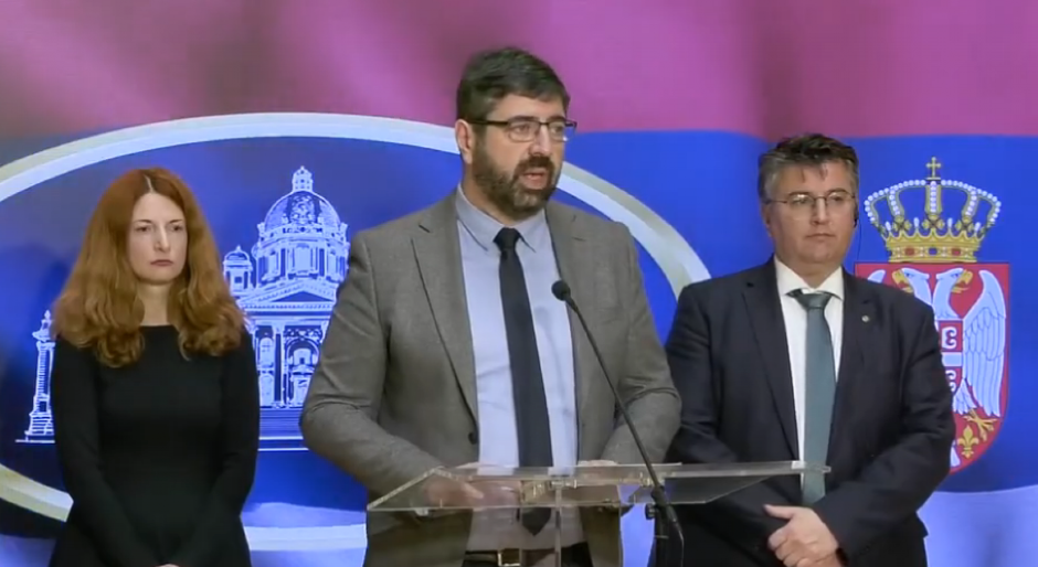 "SELJAČINO ODVRATNA... MATORA, ODVRATNA!" Skandalozno ponašanje predstavnika ZLF u Skupštini (VIDEO)