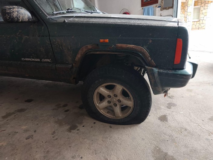 Lažni veterani i nacistička CRTA buše gume meštanima Negotina (VIDEO)