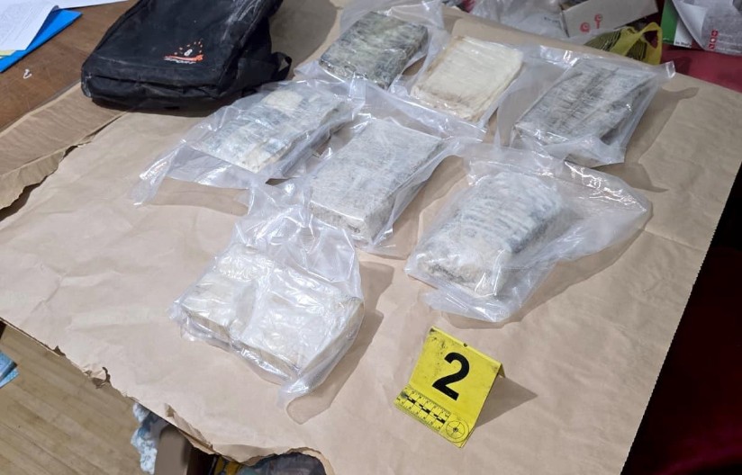 U DVORIŠTU KUĆE ZAKOPAO NARKOTIKE  Policija u Zemunu uhapsila muškarca koji je ukupao puno bure