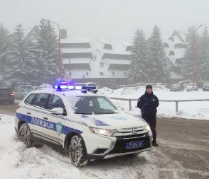MALO SE DOPINGOVALI PA SELI ZA VOLAN Zadržani zbog vožnje pod dejstvom amfetamina i kokaina