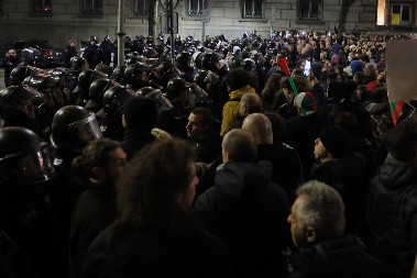 "OSRAMOTILI STE SE!" Raden zakucao Vladu Bugarske, šansa da se proteraju NATO/EU struje