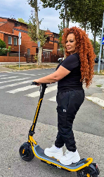 PEVAČICA SE ZAKUCALA U ZID AUTOMOBILOM Za sve je kriv muškarac