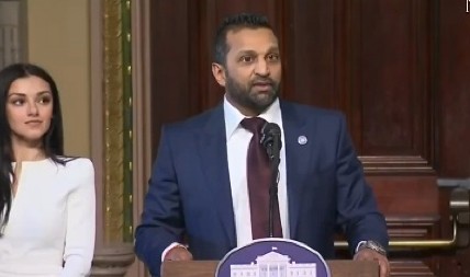 SKANDAL TRESE FBI! Prvo voze pevačicu, onda i pijane prijateljice – FBI nikad ovako ponižen