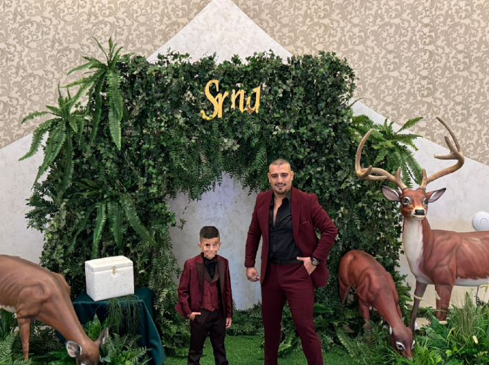 BAJKOVITA DEKORACIJA ZA PRVI ROĐENDAN Darko i Katarina mislili o svakom detalju, gostima postavili jedan uslov