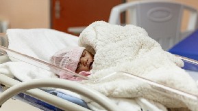 KADA SUDBINA UMEŠA SVOJE PRSTE  Nakon 35 godina saznale da su zamenjene u porodilištu, ali to nije bilo sve...