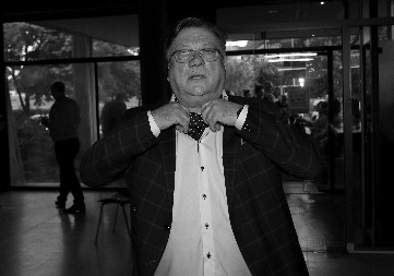 HALID BEŠLIĆ DOBIJA SPOMENIK I ULICU Njegov saradnik kroz suze otkrio sve detalje: "Ostalo je i još neobjavljenih pesama"