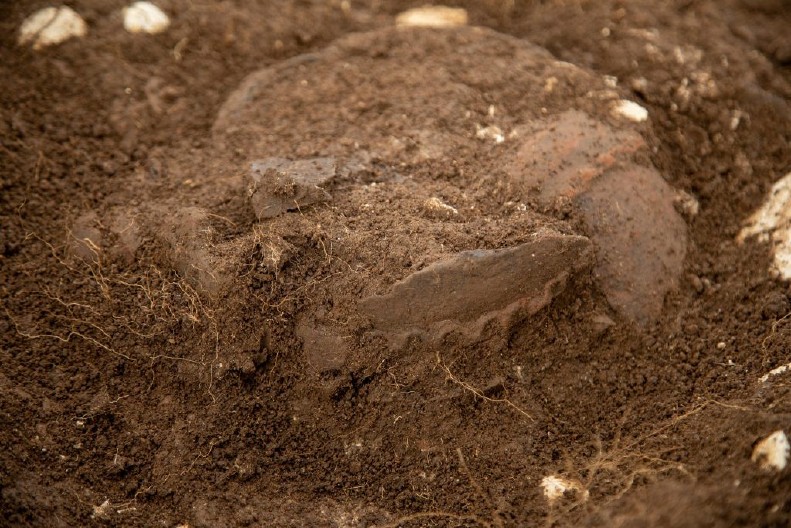 NESVAKIDAŠNJE OTKRIĆE KOD NOVE VAROŠI Pogledajte kakvu su posudu pronašli (FOTO)