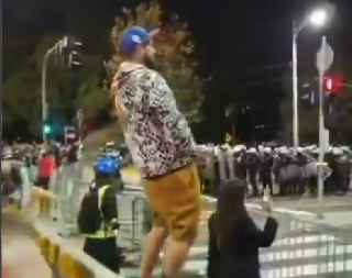 "NASILJE ISPRED SKUPŠTINE NIJE BILO SLUČAJNO" Krstić: Ovaj put je to radila linč rulja a ne pojedinac, ali to je isti rukopis