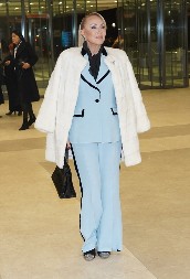 BORAVIO JE U NJENOJ VILI NA BEŽANIJI, A SAD JU JE TOTALNO RASKRINKAO Lepa Brena se ovako ponaša u kući, otkrio i o čemu mu se poverila!