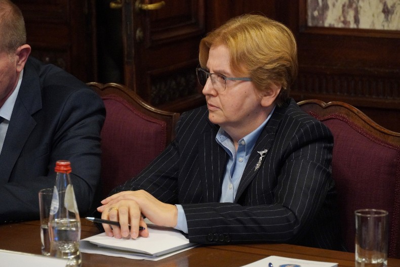 DOLOVAC ZLOUPOTREBILA FUNKCIJU ILI SLAGALA? Objavila kako je potpisivala sporazume u ime Srbije, bez dozvole