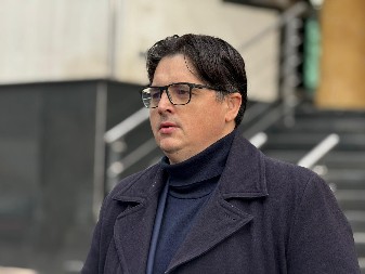 "POMOZITE DA VRATIMO OTETO PRAVOSUĐE U RUKE ČESTITIM NOSIOCIMA PRAVOSUDNIH FUNKCIJA" Mrdić nakon što je podneo krivične prijave protiv dve sudije