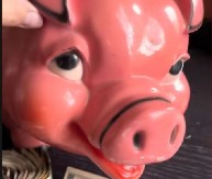 PLATILA KASICU IZ 1970. MANJE OD 1000 DINARA, A NAŠLA PRAVO BOGATSTVO Svi pitaju: da li je namešteno?