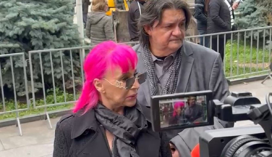 "SAVEST JOJ NIJE ČISTA, NEMA KOME NIJE NAŽAO URADILA" Pevačica izustila šokantne tvrdnje na račun Zorice Brunclik: "Nije smela iz kuće da izađe"