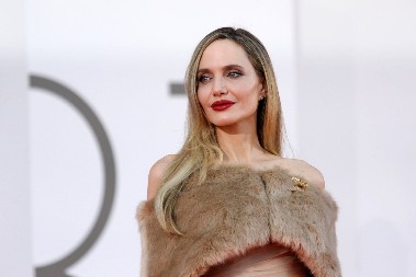 ANĐELINA DŽOLI POSLE 5 GODINA IGRA U AKCIONOM TRILERU Mračna priča već intrigira - "Ljudi će biti šokirani njenom ulogom"