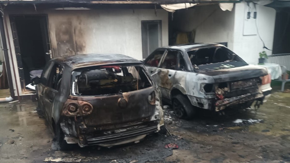 PIROMAN NA VOŽDOVCU Zapaljena su dva luksuzna putnička automobila