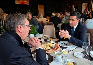 OVAKO LAŽU OPOZICIONI MEDIJI Uhvaćeni na delu (FOTO/VIDEO)