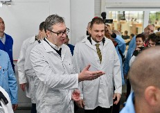 PREKO HILJADU ZAPOSLENIH Vučić u fabrici Integrated Micro-Electronics: Neće raditi samo godinu ili dve, imaju sigurno zaposlenje u deceniji ispred nas