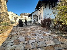 NAŠA JE DUŽNOST DA SVETINJU ODRŽAVAMO Radovi na uređenju ulaza u Hram Svete Trojice u Gornjem Milanovcu