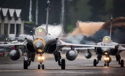 FRANCUZI UVALILI HRVATIMA STARE RAFALE: Posle plakanja jer je Srbija dobila nove, ipak potpisali - Ovde će morati mnogo da se radi... Podeli vest