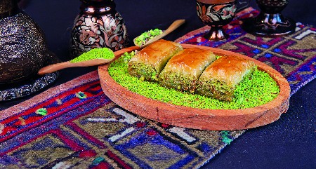 BAKLAVA ROLNICE ZA SLAVU KOJA SE PAMTI Prosto se tope u ustima, a svi ih vole