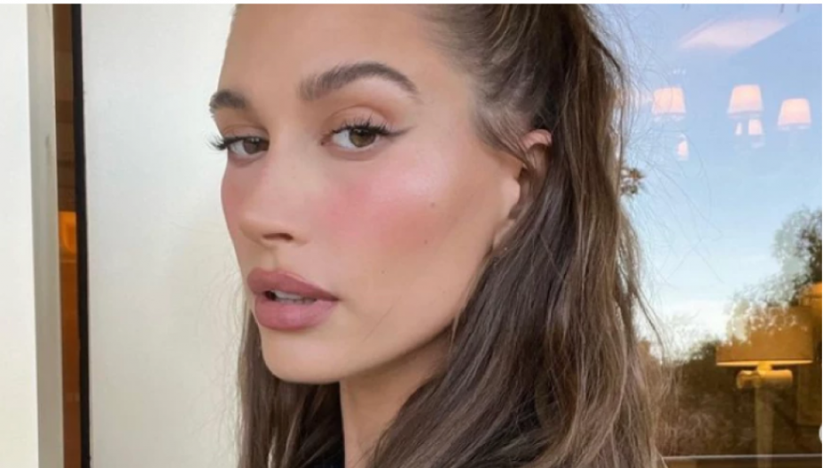 ŠMINKERKA HEJLI BIBER OTKRIVA CAKE ZA SVEŽ IZGLED Zaboravite na puder, sve što vam treba je OVO (VIDEO)