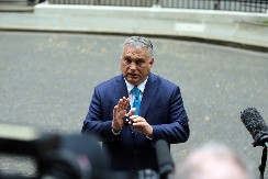 EU ZAOBIŠLA ORBANA KAKO BI OBEZBEDILA ZAMRZNUTU RUSKU IMOVINU! List Figaro: "Jednim udarcem - dve muve"