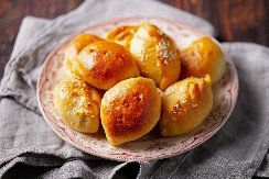 BRZE PIROŠKE NIKO NE ODBIJA Biće sveže i prekosutra, a mekane kao duša