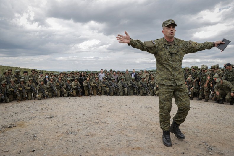 PRIŠTINA KUPUJE OPASNE HAUBICE OD AMERIKANACA! Za šta se spremaju Albanci?