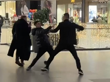 NAPADNUT VUJADIN SAVIĆ Fizički obračun u tržnom centru u Beogradu! (VIDEO)