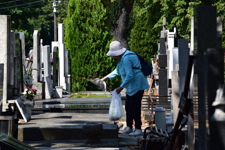 DANAS SU MIHOLJSKE ZADUŠNICE Ove stvari nikako nemojte da radite, a ako ste sanjali svoje mrtve, to ima posebno značenje