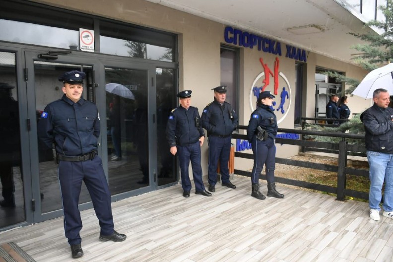 MUKE ALBANSKIH PENZIONERA NA KOSMETU Vest za rubriku "verovali ili ne", ali kada je u pitanju lažna država - verujte