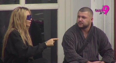 ANELI I ASMIN NAPUŠTAJU RIJALITI? Nakon intimnih odnosa, Aneli doživela pomračenje, Durdžić izustio ono što niko nije očekivao