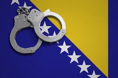 PUCALI IZ VOZILA U POKRETU PA UHAPŠENI SA ARSENALOM ORUŽJA Rasvetljen pokušaj ubistva u Sarajevu