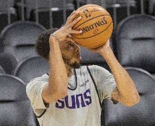 ODUŠEVLJENJE MEĐU NAVIJAČIMA PARTIZANA Pejn potvrdio da stiže u Beograd, poslao samo jednu poruku (FOTO)