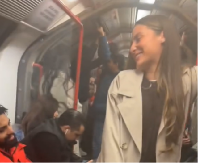 POKRENUTA ŽUSTRA RASPRAVA NA MREŽAMA Devojka u prevozu izgovorila rečenicu zbog koje bruji internet (VIDEO)