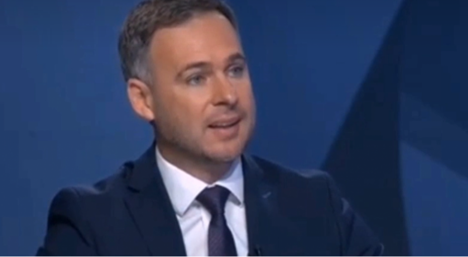 PROPOVEDA SOCIJALNU PRAVDU A DAVI SE U LUKSUZU! Mikijeva poslanica fura džip od 70.000 i basnoslovno skup "roleks"