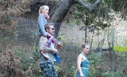 „Kupamo ih tek kad počnu da smrde“: Slavni par zgrozio roditelje širom sveta, kritike pljušte!