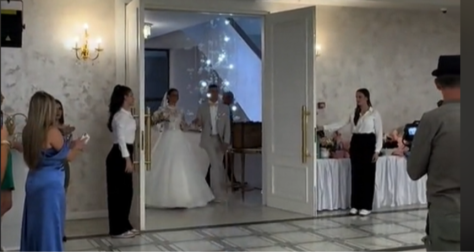 "DROGA JE POSLUŽENA SVAKOM PONAOSOB" Srpski voditelj otkrio šta se dešava na svadbama na kojima pevaju naše najveće zvezde 