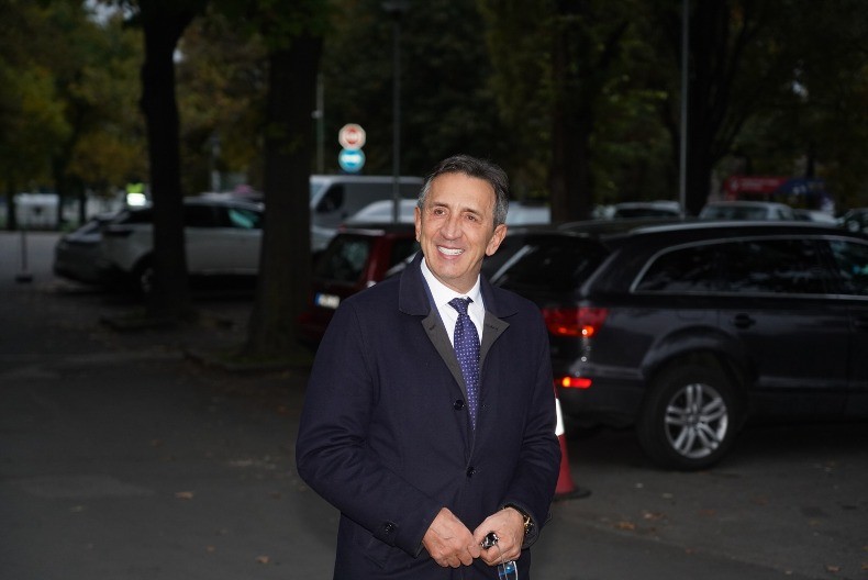 SUŠTA SUPROTNOST DAJANI Evo kako izgleda prva Žikina supruga, ne živi u Srbiji