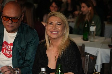 VERILA SE DEA ĐURĐEVIĆ Voditeljka pokazala skupoceni prsten (FOTO)