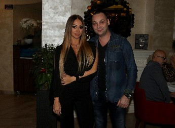 "TEŠKO JE TO PODNEO" Roditelji našeg pevača otkrili detalje njegovog razvoda!