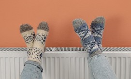 Noge su vam stalno hladne? Ne obuvajte dva para čarapa, ugrejaće vas 1 namirnica!