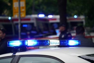 AUTOMOBIL IZGOREO U ŽARKOVU Vatra progutala prednji deo vozila kod poznatog restorana