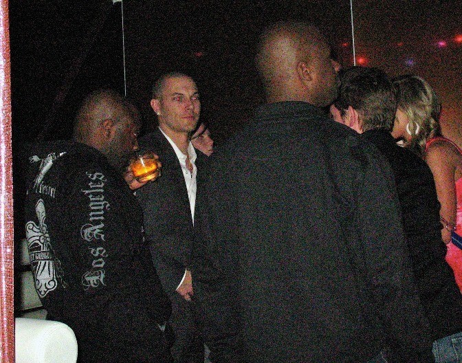 Ceo život ga fascinira bivša: Sad kad je prestala da mu plaća račune, lepi mu jezive etikete!