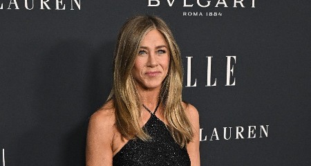 KUPAĆI U DECEMBRU Dženifer Aniston pokazala zategnuto telo, dečko je prosto morao da uradi ovo