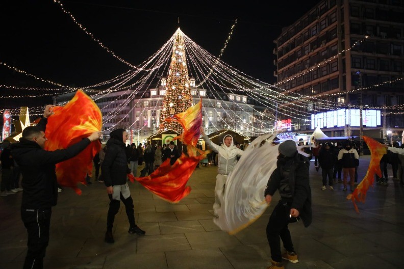 DOČEK ZA PAMĆENJE! Stranci oduševljeni Beogradom, provodom i rakijom! (FOTO/VIDEO) 