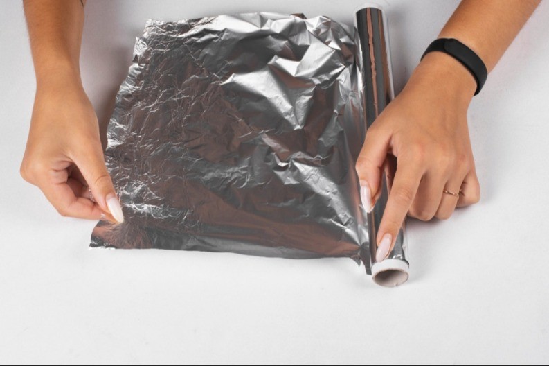 I ISKUSNE DOMAĆICE ĆE SE IZNENADITI: 10 super trikova sa aluminijumskom folijom