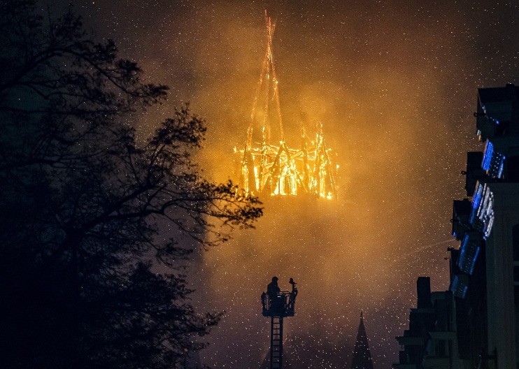 IZGORELA CRKVA STARA 154 GODINE Haos u novogodišnjoj noći (VIDEO)